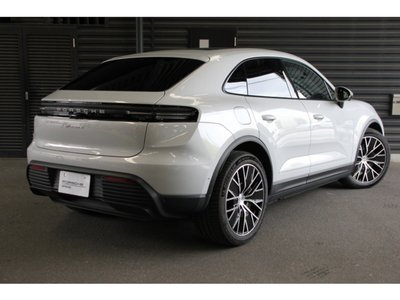 PORSCHE MACAN - 5