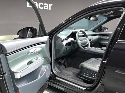 صورة 10 لـ 2023 Genesis GV70