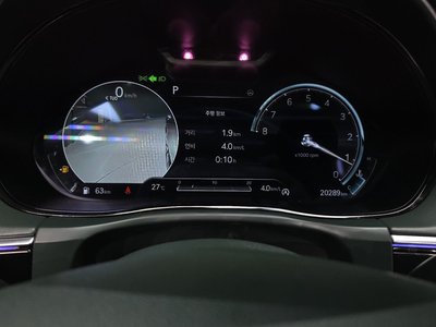 صورة 8 لـ 2023 Genesis GV70