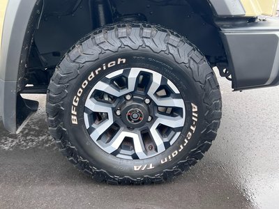 TOYOTA LAND CRUISER 70 - 8