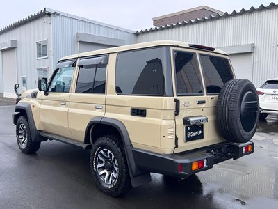 TOYOTA LAND CRUISER 70 - 5