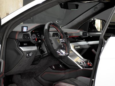 LAMBORGHINI URUS - 2