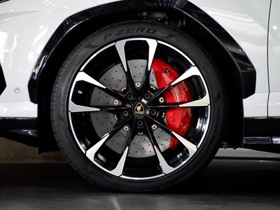 2019 Lamborghini URUS thumbnail 32