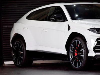 2019 Lamborghini URUS thumbnail 16