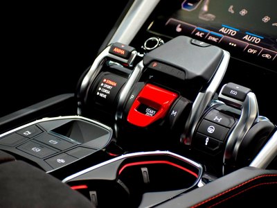 2019 Lamborghini URUS thumbnail 61
