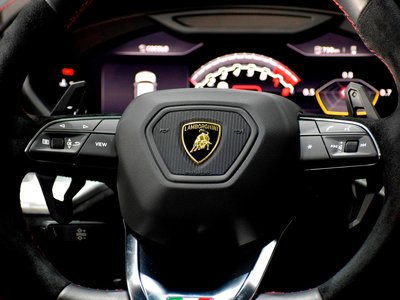2019 Lamborghini URUS thumbnail 56