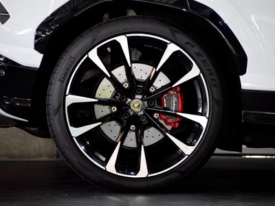 2019 Lamborghini URUS thumbnail 25
