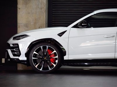 2019 Lamborghini URUS thumbnail 30