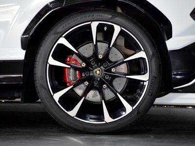 2019 Lamborghini URUS thumbnail 33