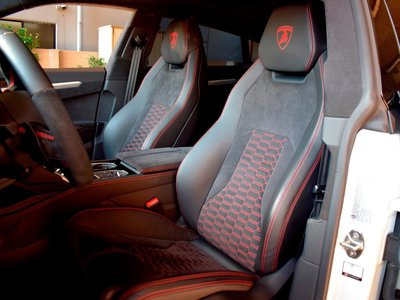 LAMBORGHINI URUS - 3