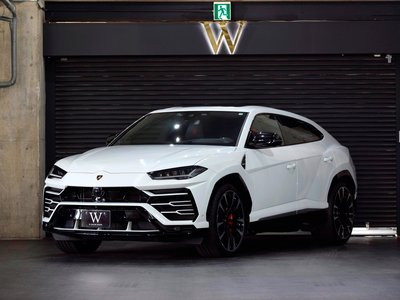 LAMBORGHINI URUS - 1