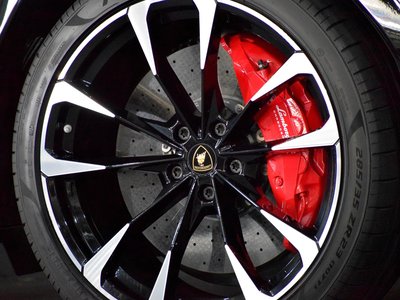 2019 Lamborghini URUS thumbnail 34