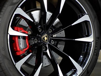 2019 Lamborghini URUS thumbnail 35