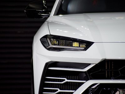 2019 Lamborghini URUS thumbnail 12