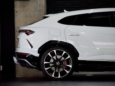 2019 Lamborghini URUS thumbnail 23