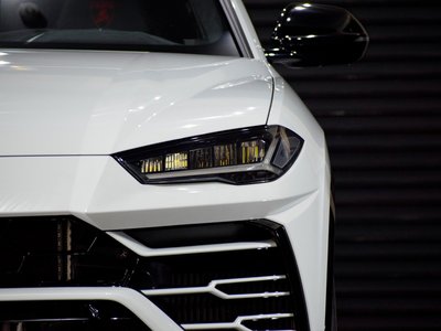 2019 Lamborghini URUS thumbnail 13