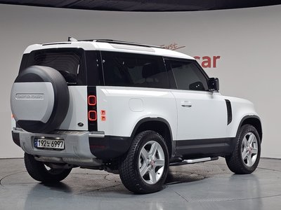 LAND ROVER DEFENDER - 4