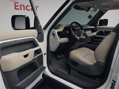 LAND ROVER DEFENDER - 10