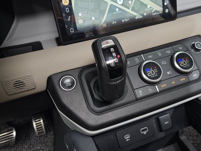 LAND ROVER DEFENDER - 9