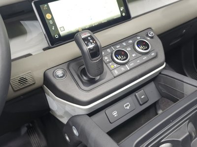 LAND ROVER DEFENDER - 9