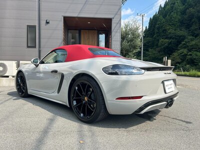 PORSCHE 718 BOXSTER - 8