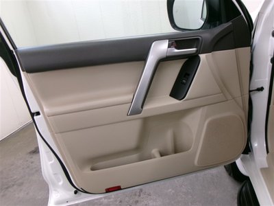 TOYOTA LAND CRUISER PRADO - 10