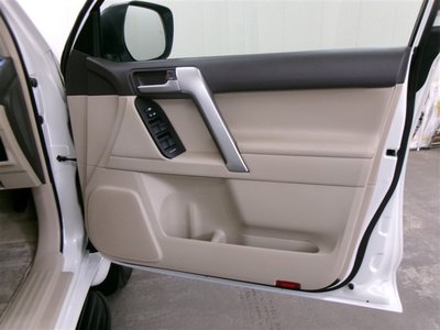 TOYOTA LAND CRUISER PRADO - 9