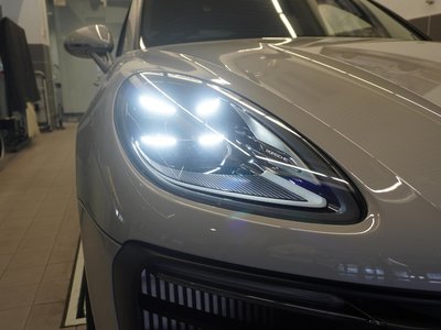 PORSCHE MACAN - 8