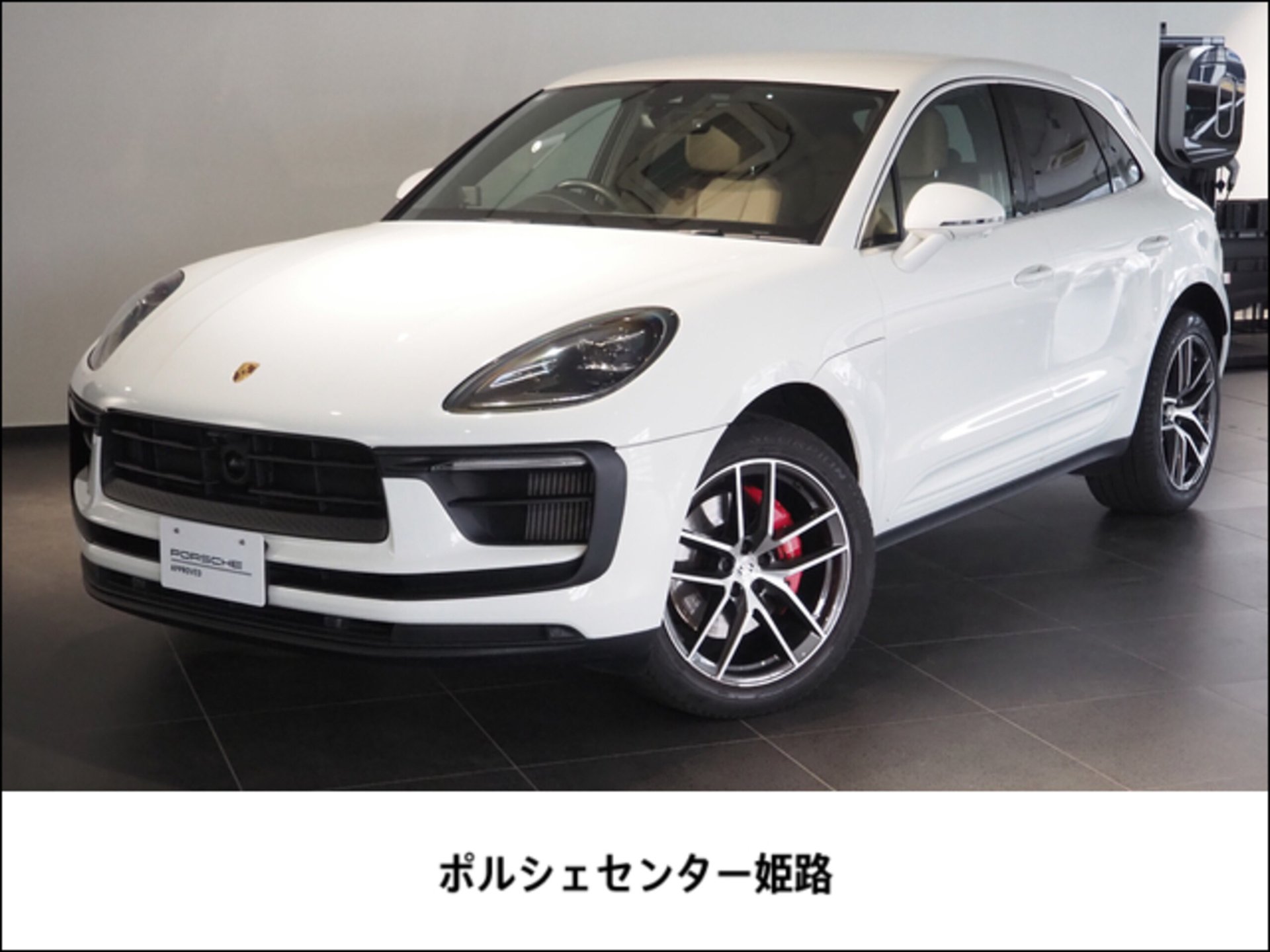 PORSCHE MACAN - View 1
