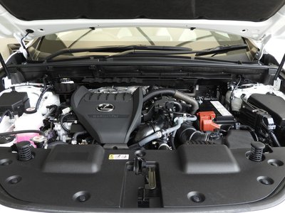 صورة 9 لـ 2023 Lexus NX