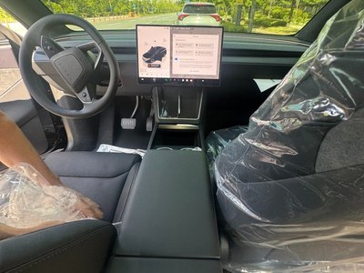 TESLA MODEL Y - 8