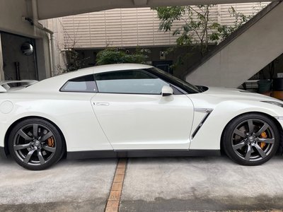 NISSAN GT-R - 4