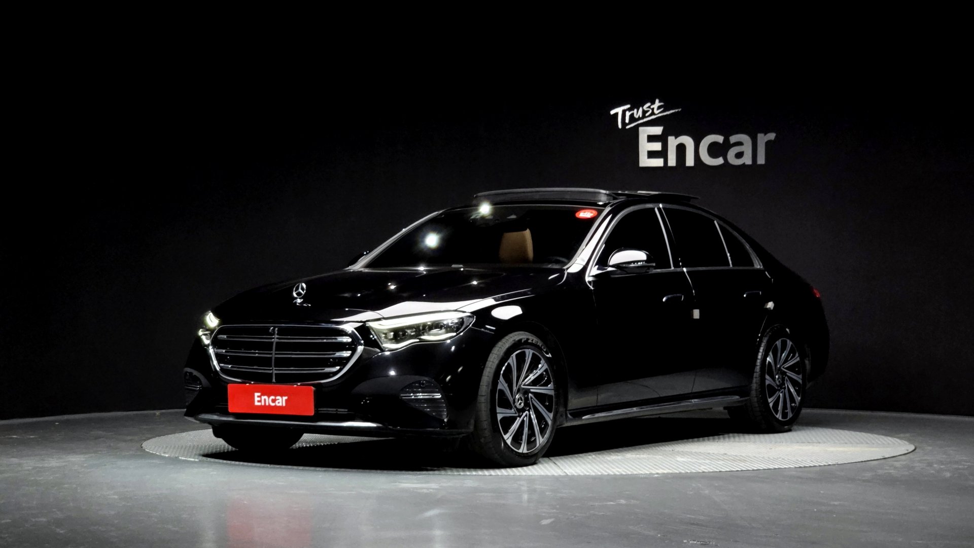 MERCEDES-BENZ E-CLASS - View 1