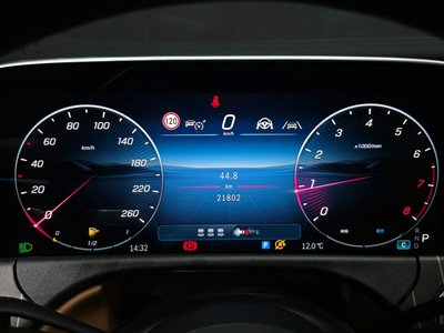 MERCEDES-BENZ E-CLASS - 8