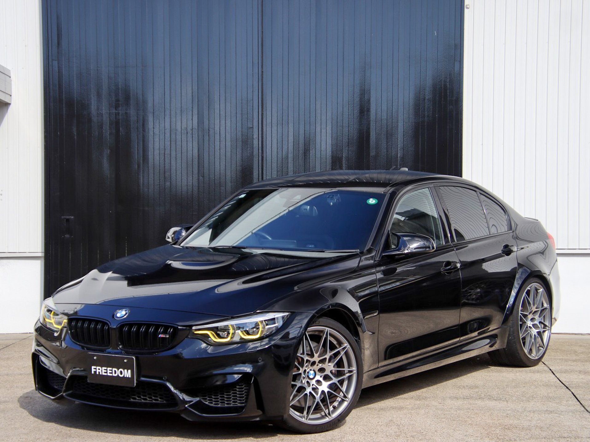 BMW M3 SEDAN - View 1