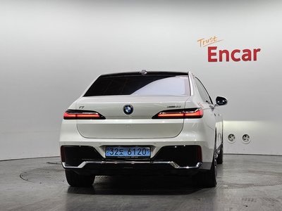 BMW I7 - 4