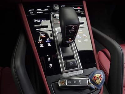 PORSCHE CAYENNE - 9