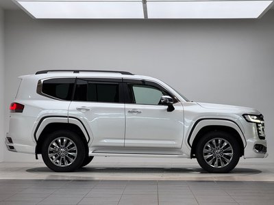 TOYOTA LAND CRUISER 300 - 8