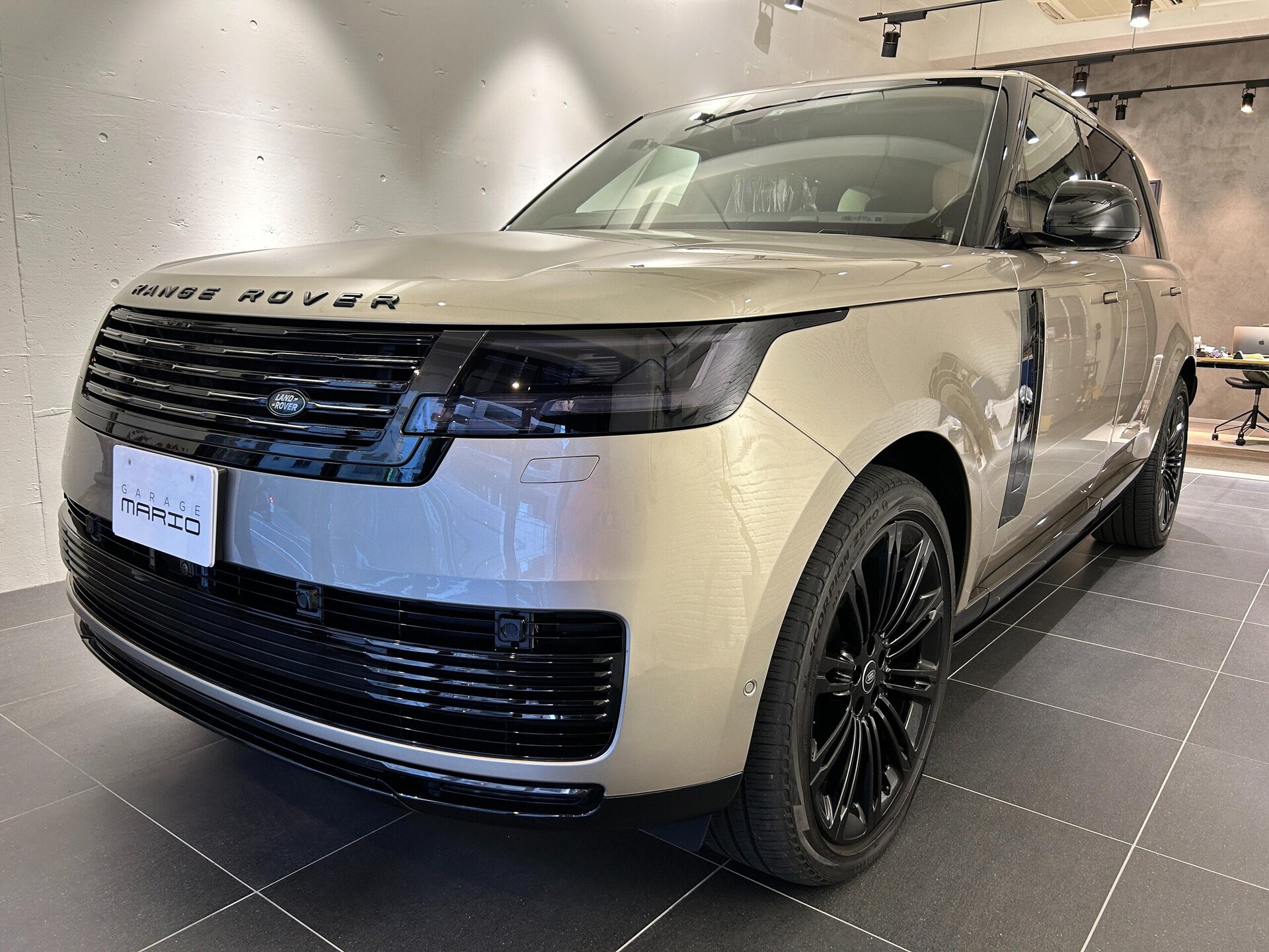 LAND ROVER RANGE ROVER - View 1