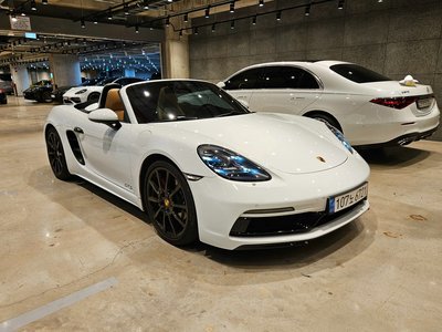 PORSCHE 718 BOXSTER - 4
