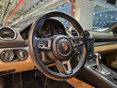 PORSCHE 718 BOXSTER - 10