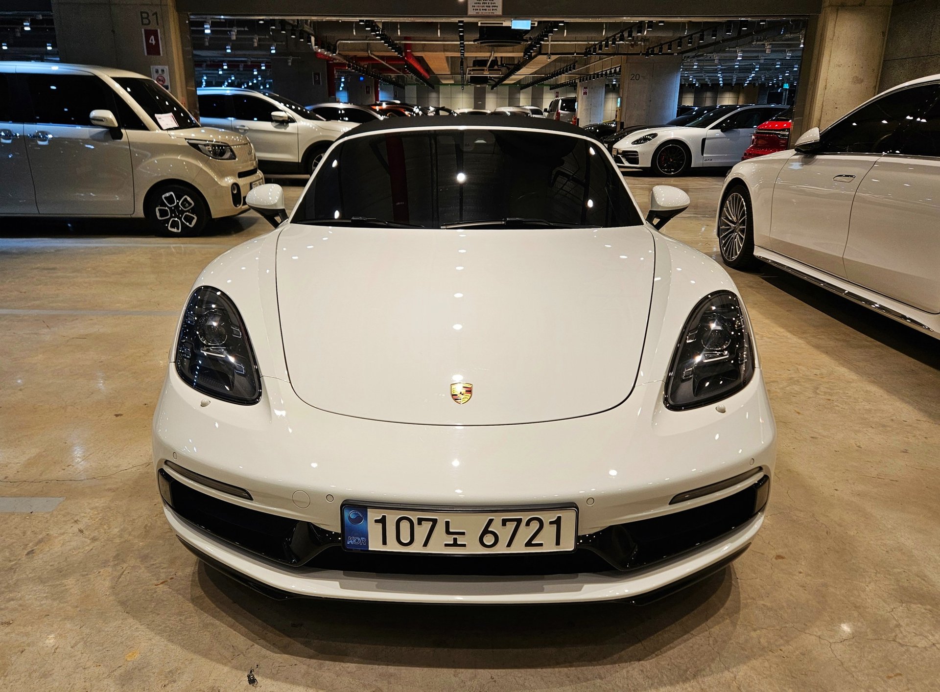 PORSCHE 718 BOXSTER - View 1
