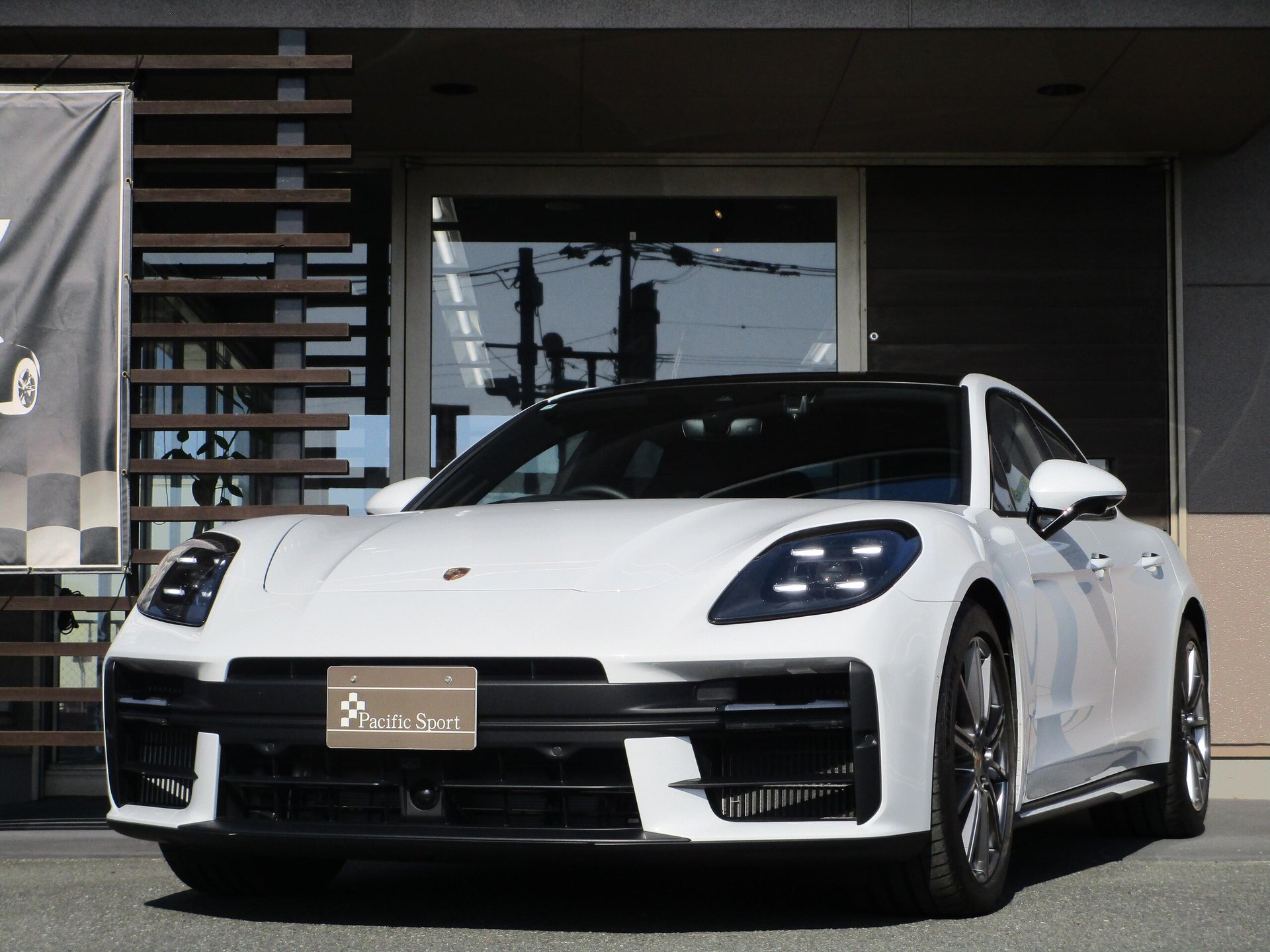 PORSCHE PANAMERA - View 1