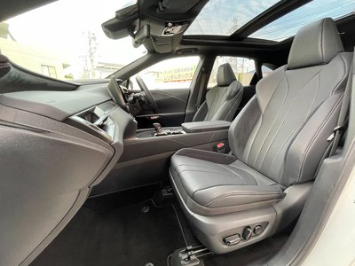 صورة 10 لـ 2025 Lexus RX