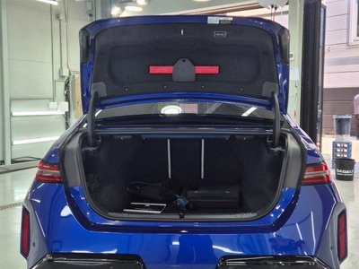 2025 BMW M5 缩略图 16