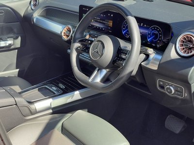 MERCEDES-BENZ EQB - 8