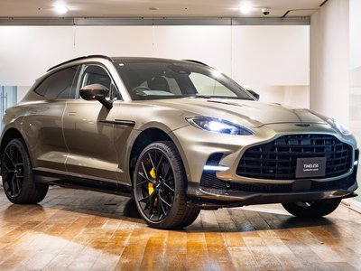 ASTON MARTIN DBX - 6