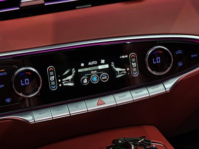 2023 Genesis GV70 thumbnail 25