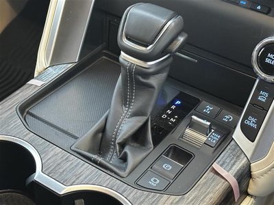 TOYOTA LAND CRUISER 300 - 9