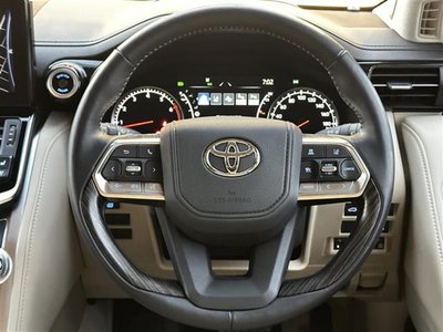 TOYOTA LAND CRUISER 300 - 8
